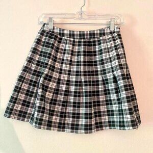 URBAN OUTFITTERS black and white plaid mini skirt